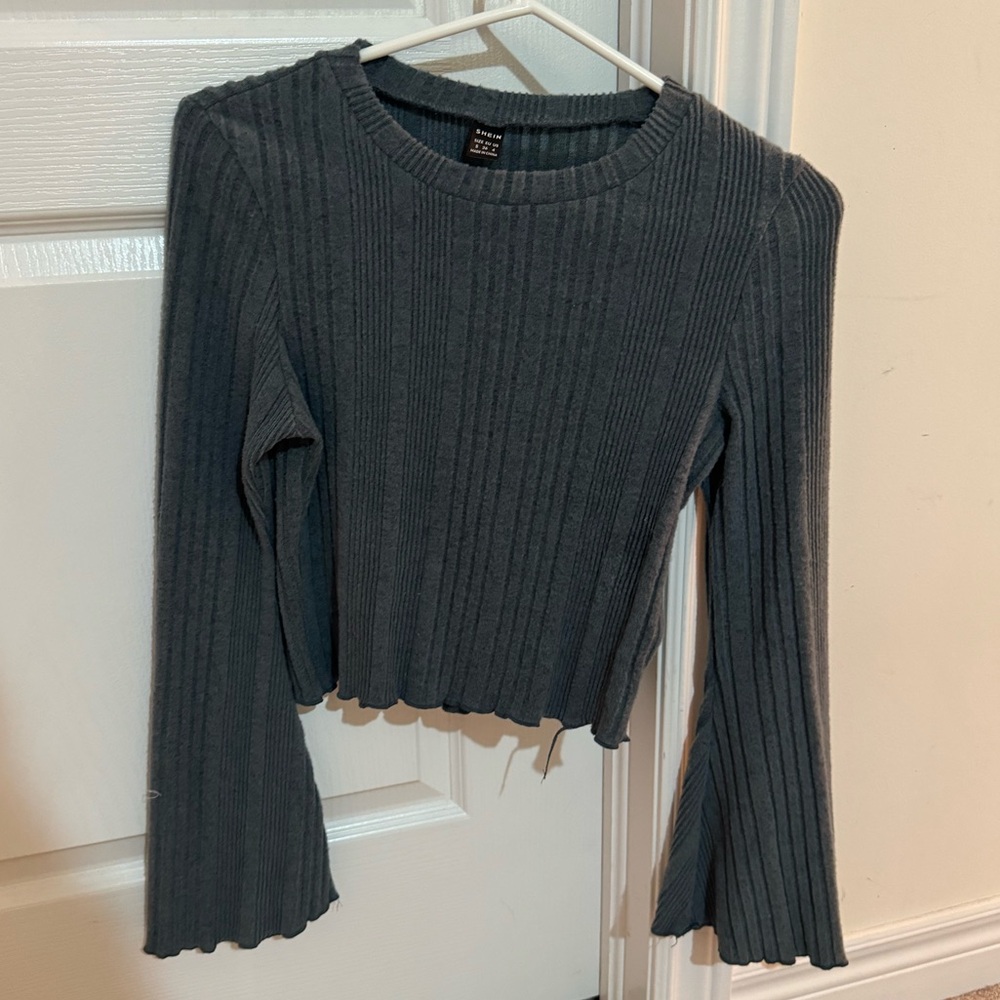Flare sleeve crop top